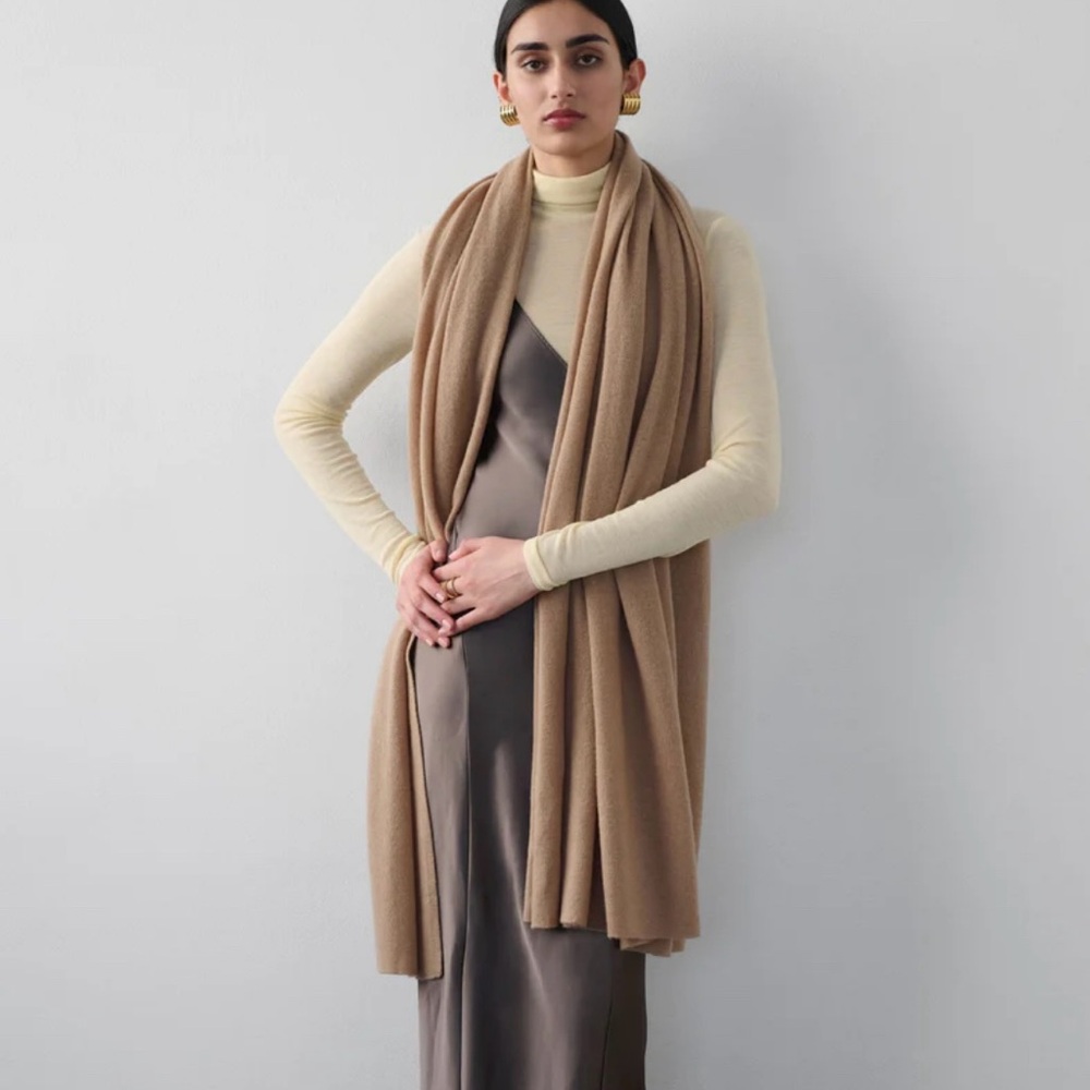 White + Warren Travel Wrap